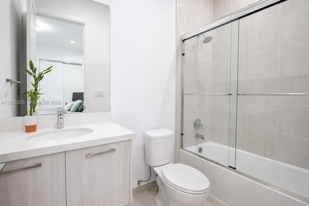 En Venta: $1,380,000 (4 camas, 3 baños, 3077 Pies cuadrados)