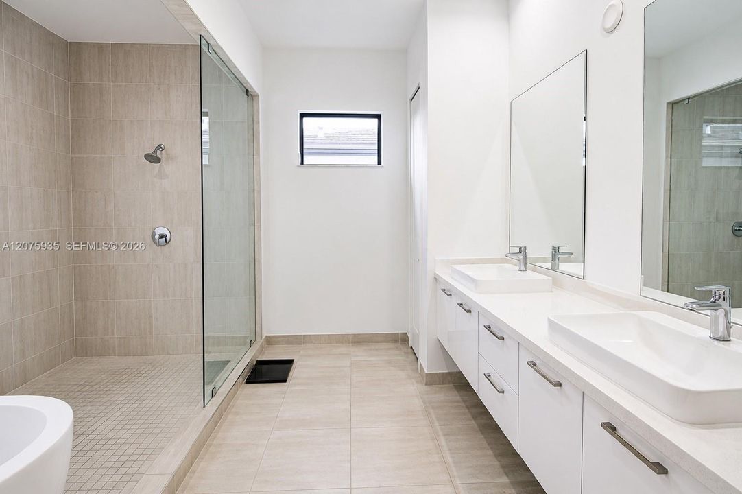 En Venta: $1,380,000 (4 camas, 3 baños, 3077 Pies cuadrados)
