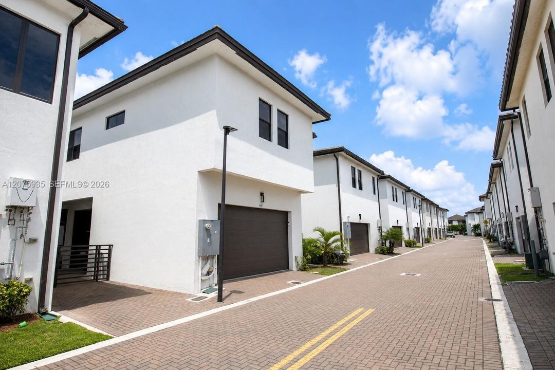 En Venta: $1,380,000 (4 camas, 3 baños, 3077 Pies cuadrados)