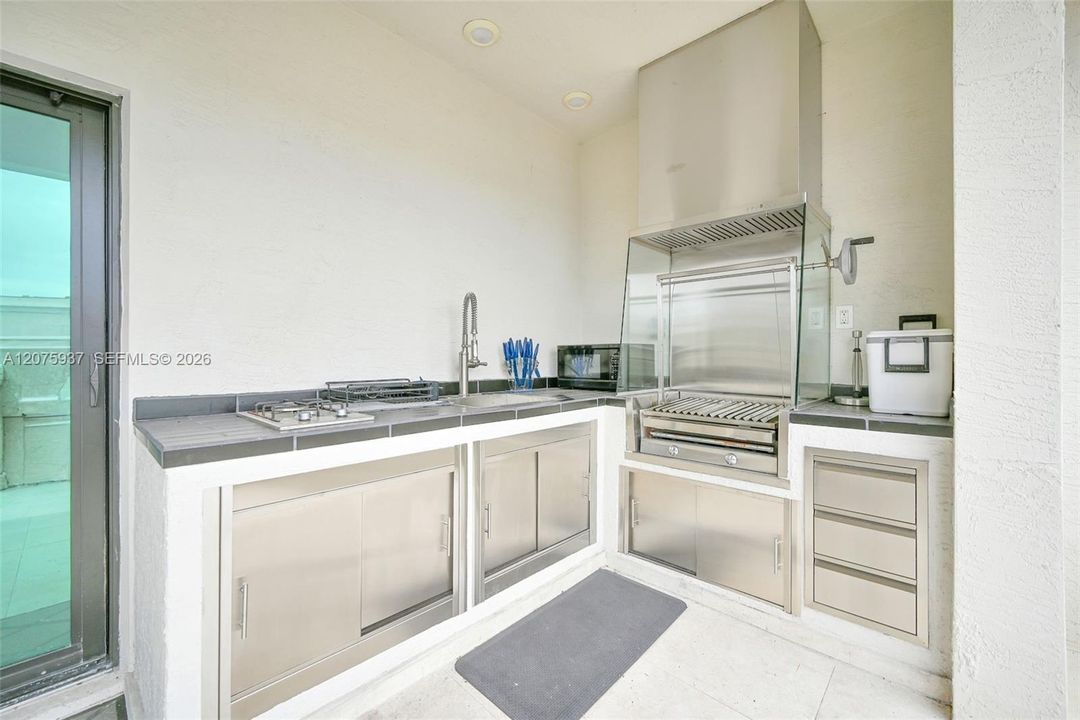 En Venta: $899,999 (3 camas, 3 baños, 2116 Pies cuadrados)