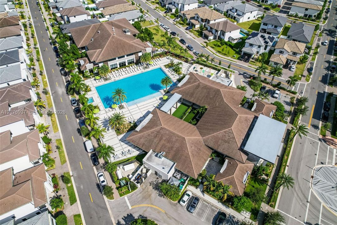 En Venta: $899,999 (3 camas, 3 baños, 2116 Pies cuadrados)