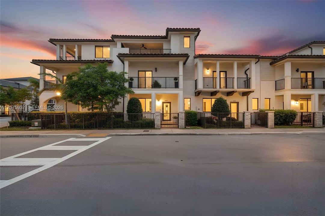 En Venta: $899,999 (3 camas, 3 baños, 2116 Pies cuadrados)