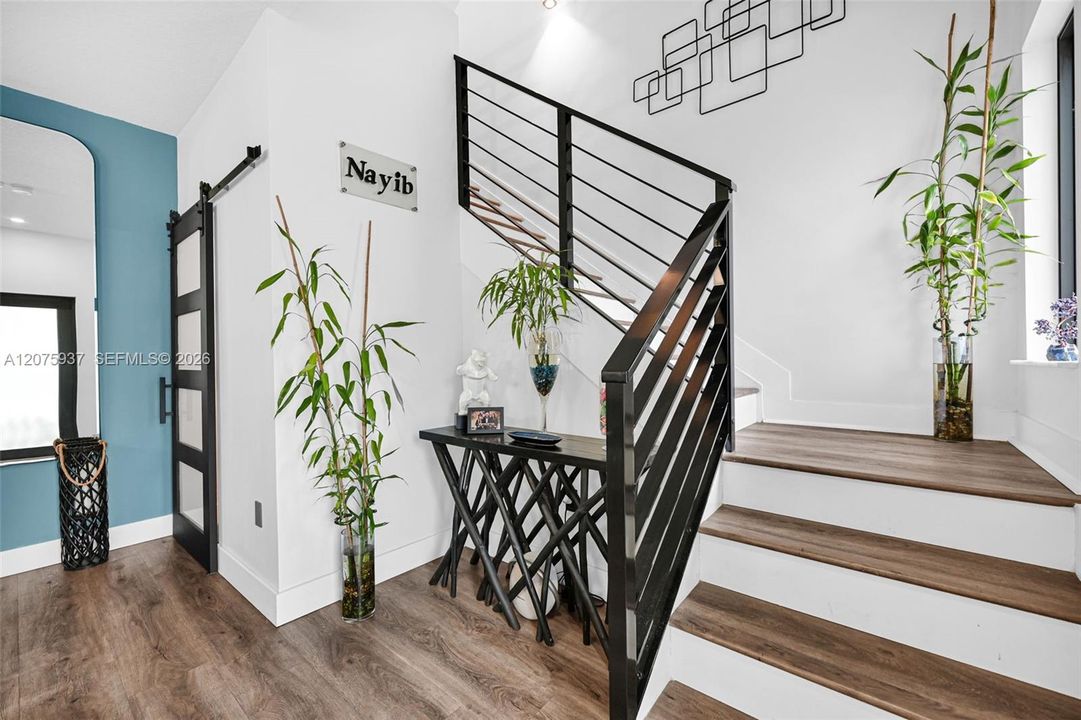 En Venta: $899,999 (3 camas, 3 baños, 2116 Pies cuadrados)