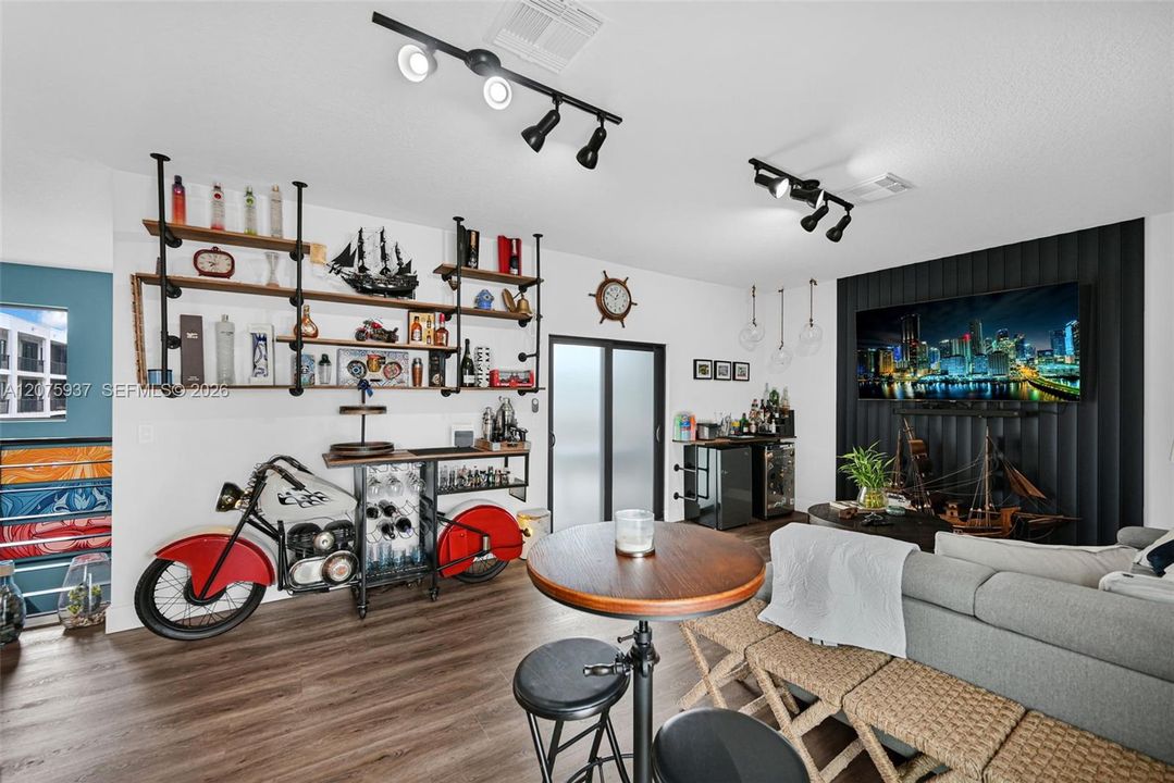 En Venta: $899,999 (3 camas, 3 baños, 2116 Pies cuadrados)