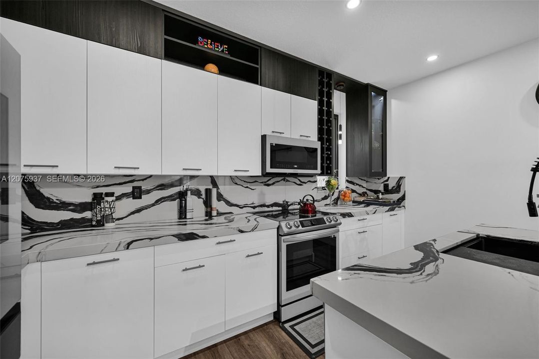 En Venta: $899,999 (3 camas, 3 baños, 2116 Pies cuadrados)