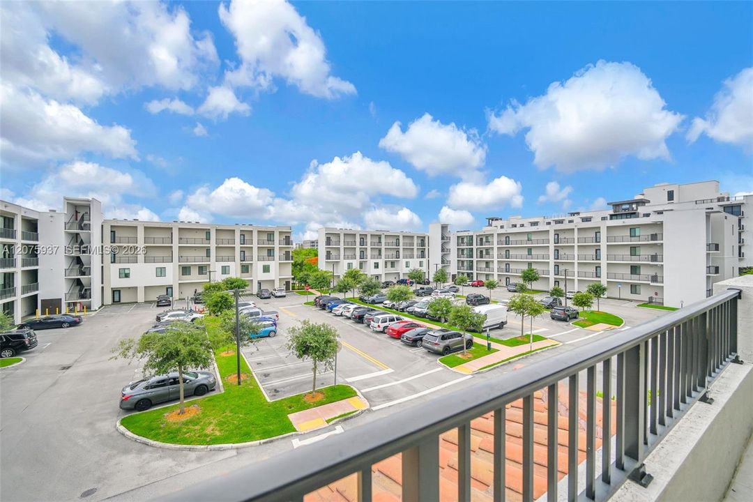 En Venta: $899,999 (3 camas, 3 baños, 2116 Pies cuadrados)