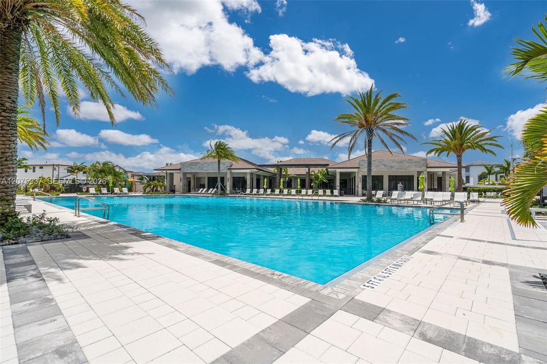 En Venta: $899,999 (3 camas, 3 baños, 2116 Pies cuadrados)