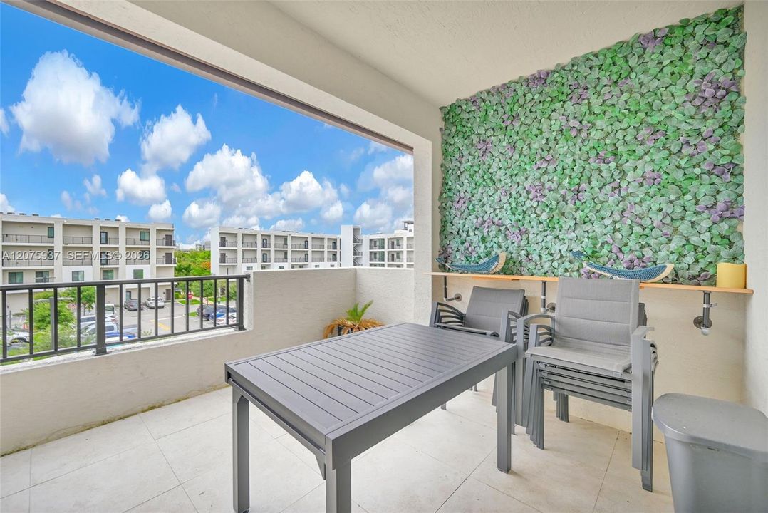 En Venta: $899,999 (3 camas, 3 baños, 2116 Pies cuadrados)
