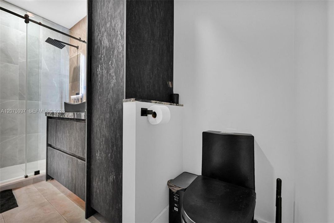 En Venta: $899,999 (3 camas, 3 baños, 2116 Pies cuadrados)