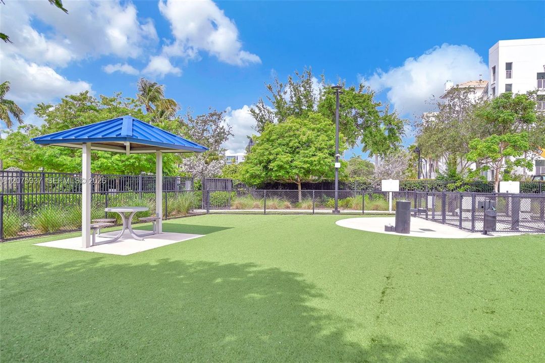 En Venta: $899,999 (3 camas, 3 baños, 2116 Pies cuadrados)