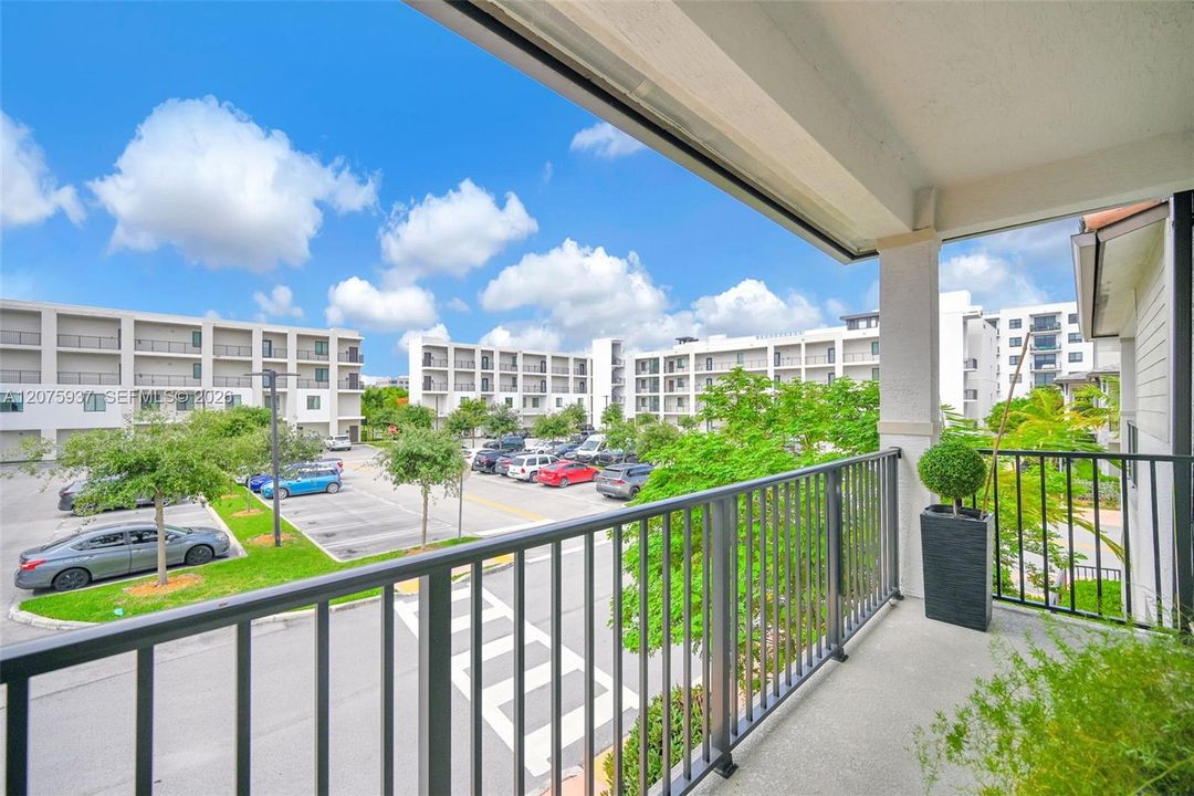 En Venta: $899,999 (3 camas, 3 baños, 2116 Pies cuadrados)
