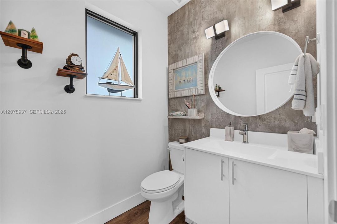 En Venta: $899,999 (3 camas, 3 baños, 2116 Pies cuadrados)