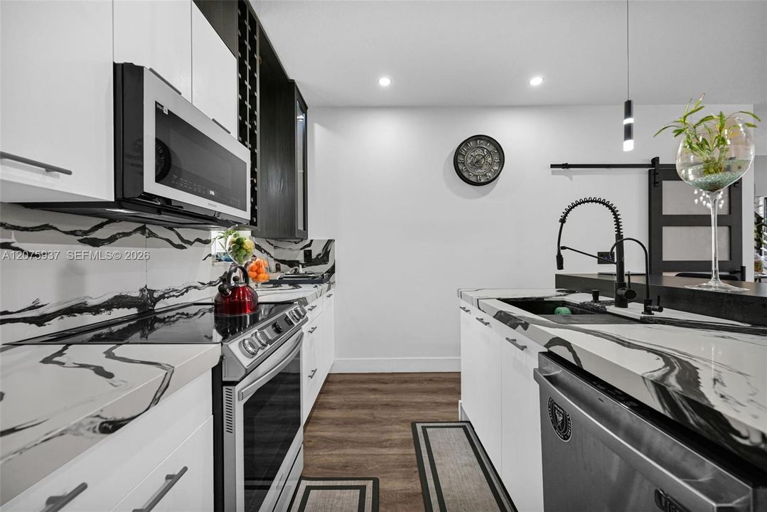 En Venta: $899,999 (3 camas, 3 baños, 2116 Pies cuadrados)