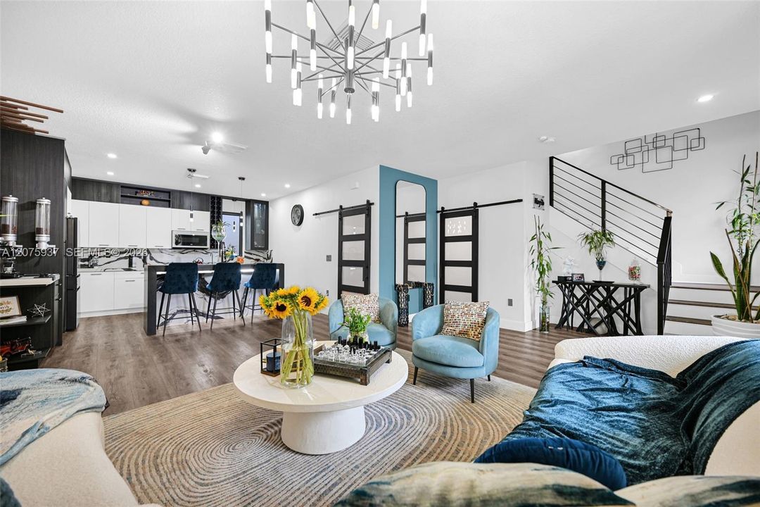 En Venta: $899,999 (3 camas, 3 baños, 2116 Pies cuadrados)