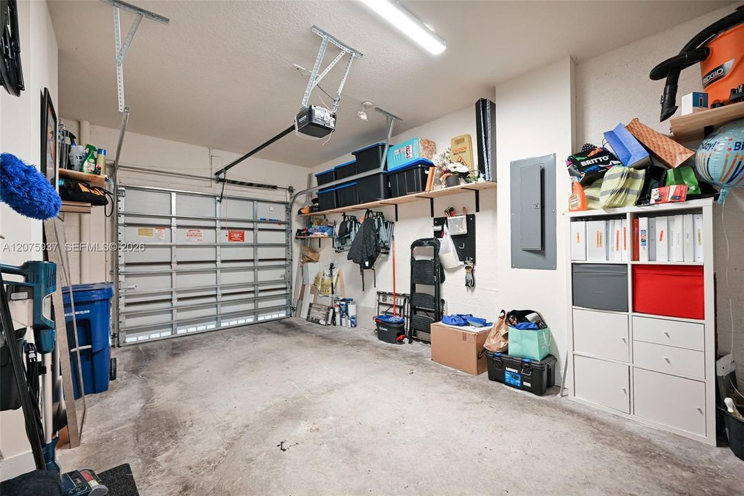 En Venta: $899,999 (3 camas, 3 baños, 2116 Pies cuadrados)