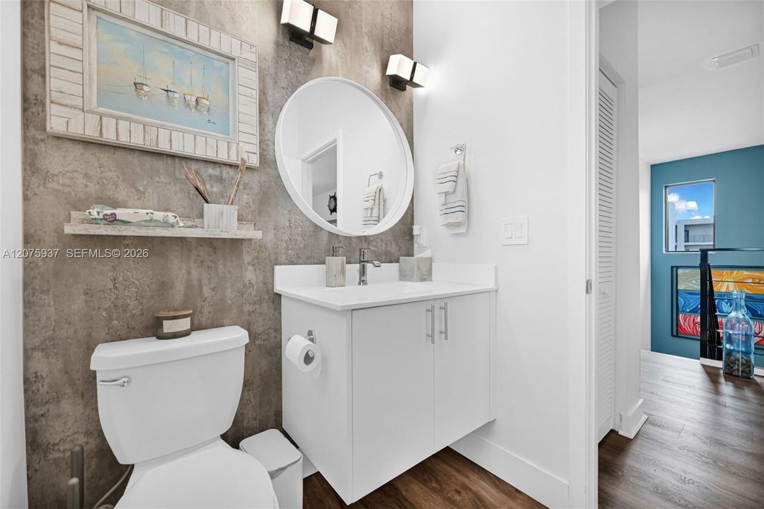 En Venta: $899,999 (3 camas, 3 baños, 2116 Pies cuadrados)