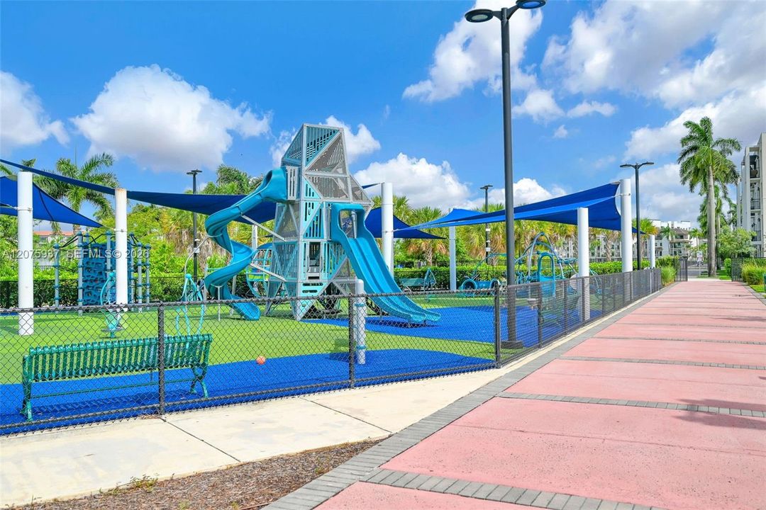 En Venta: $899,999 (3 camas, 3 baños, 2116 Pies cuadrados)
