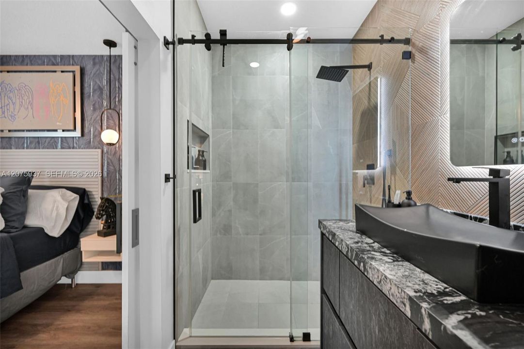 En Venta: $899,999 (3 camas, 3 baños, 2116 Pies cuadrados)
