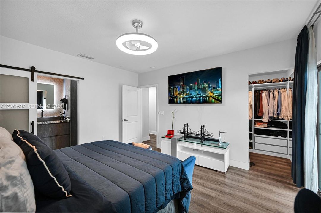 En Venta: $899,999 (3 camas, 3 baños, 2116 Pies cuadrados)