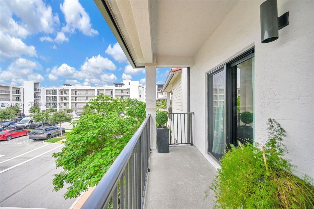 En Venta: $899,999 (3 camas, 3 baños, 2116 Pies cuadrados)