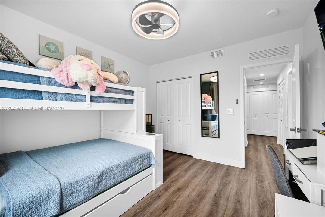 En Venta: $899,999 (3 camas, 3 baños, 2116 Pies cuadrados)