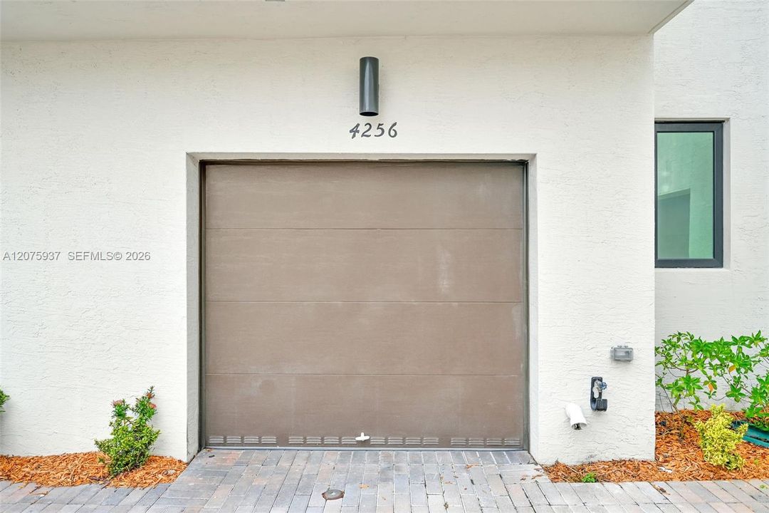 En Venta: $899,999 (3 camas, 3 baños, 2116 Pies cuadrados)