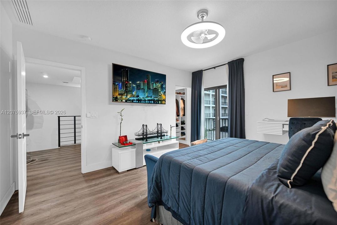 En Venta: $899,999 (3 camas, 3 baños, 2116 Pies cuadrados)