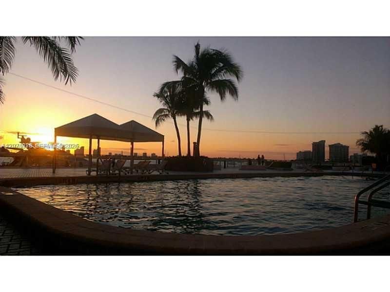 For Rent: $3,500 (0 beds, 1 baths, 682 Square Feet)