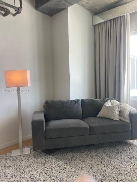 For Rent: $3,500 (0 beds, 1 baths, 682 Square Feet)
