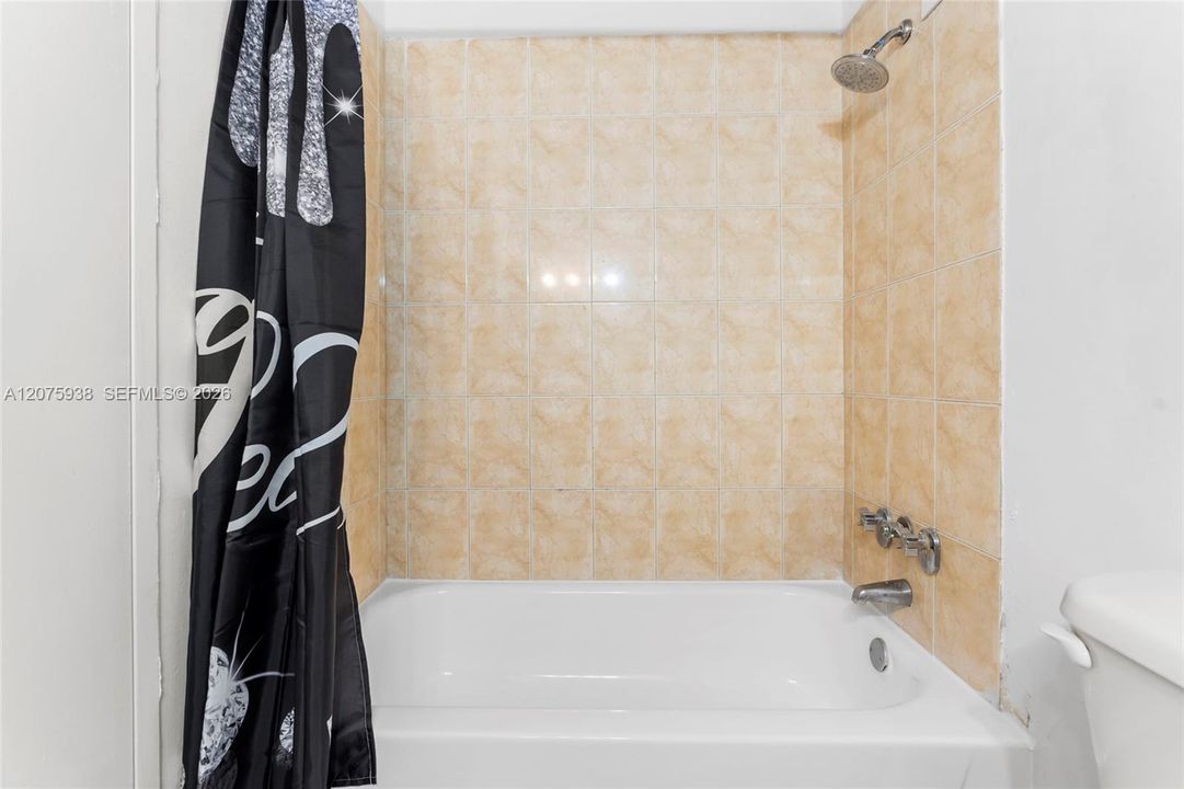 For Rent: $3,500 (0 beds, 1 baths, 682 Square Feet)