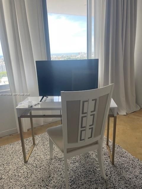 For Rent: $3,500 (0 beds, 1 baths, 682 Square Feet)