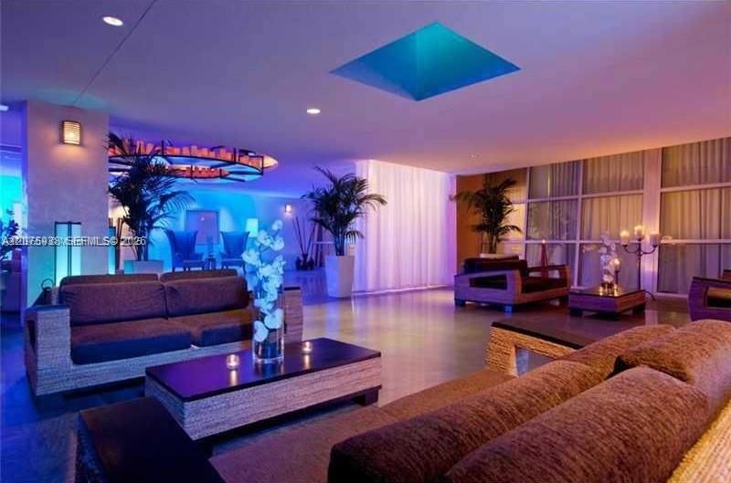 For Rent: $3,500 (0 beds, 1 baths, 682 Square Feet)