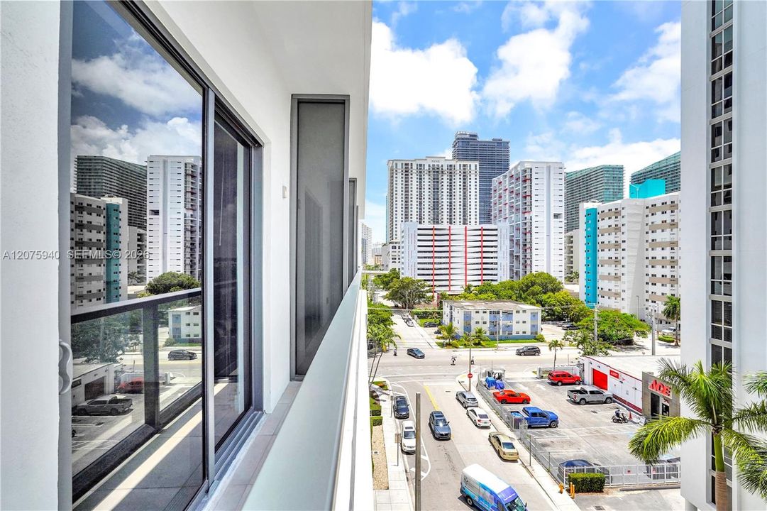 For Sale: $429,999 (0 beds, 1 baths, 466 Square Feet)