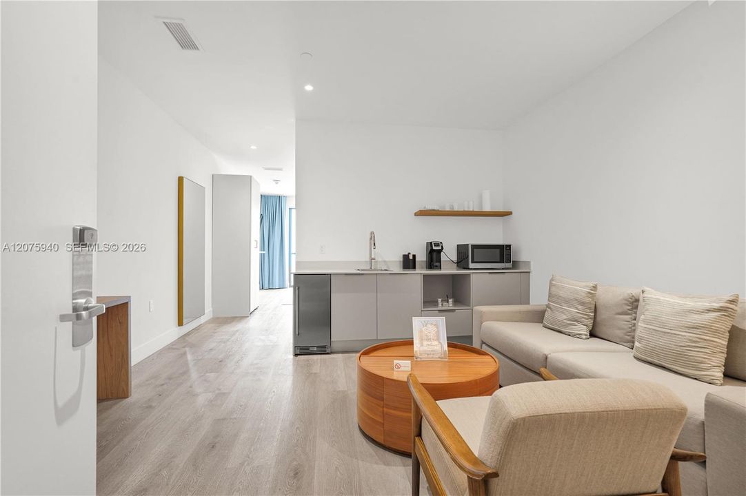 For Sale: $429,999 (0 beds, 1 baths, 466 Square Feet)