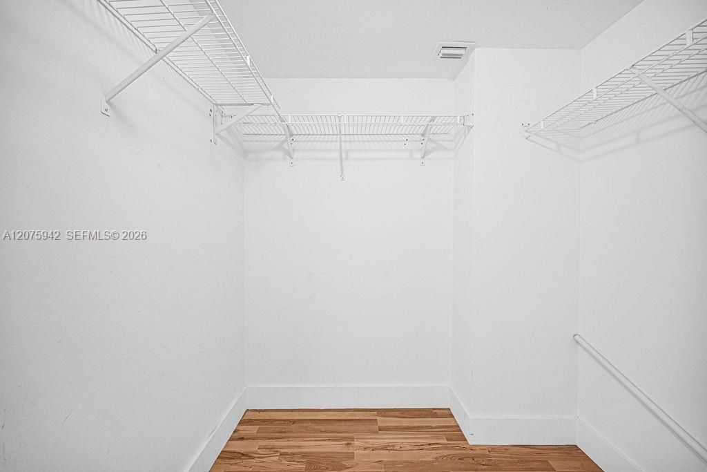 For Sale: $299,999 (2 beds, 2 baths, 1104 Square Feet)
