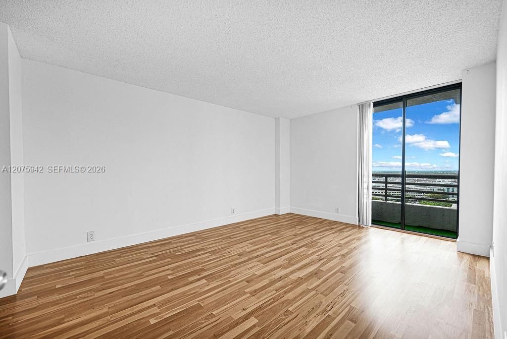 For Sale: $299,999 (2 beds, 2 baths, 1104 Square Feet)