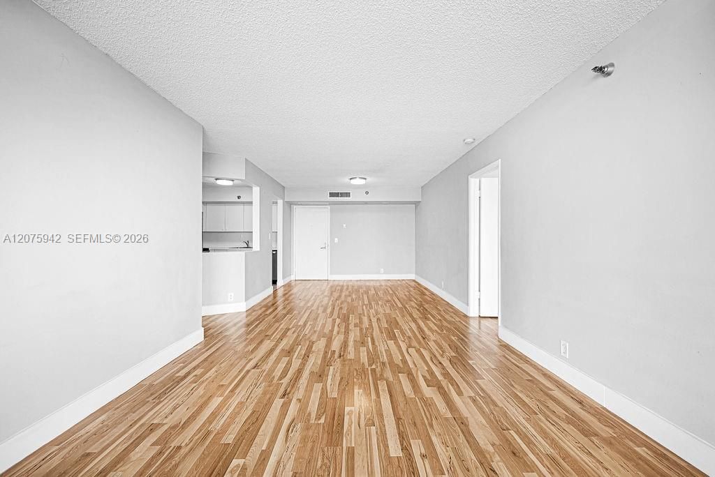 For Sale: $299,999 (2 beds, 2 baths, 1104 Square Feet)