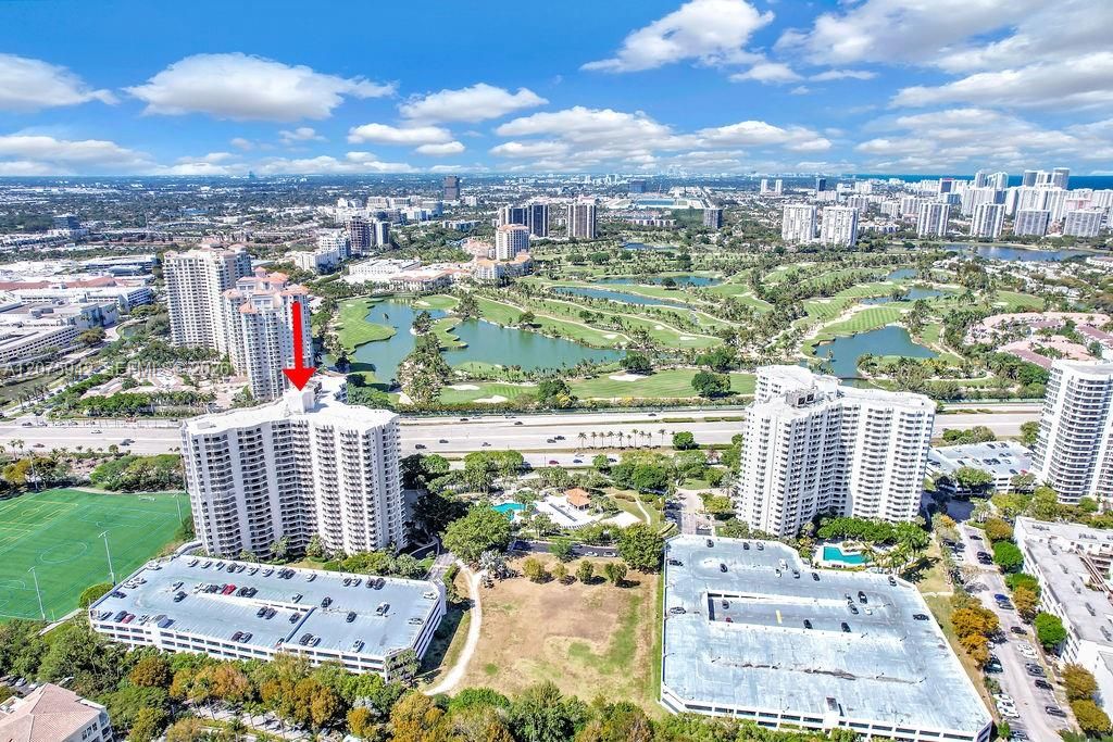 For Sale: $299,999 (2 beds, 2 baths, 1104 Square Feet)
