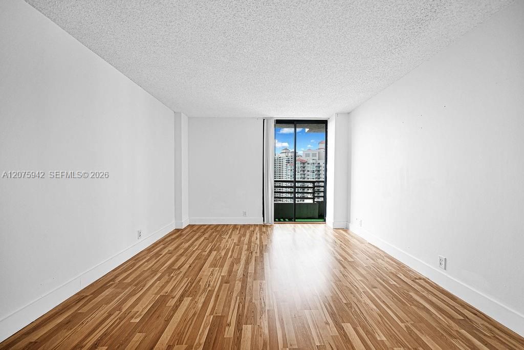 For Sale: $299,999 (2 beds, 2 baths, 1104 Square Feet)