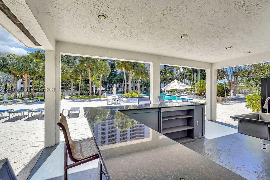 For Sale: $299,999 (2 beds, 2 baths, 1104 Square Feet)