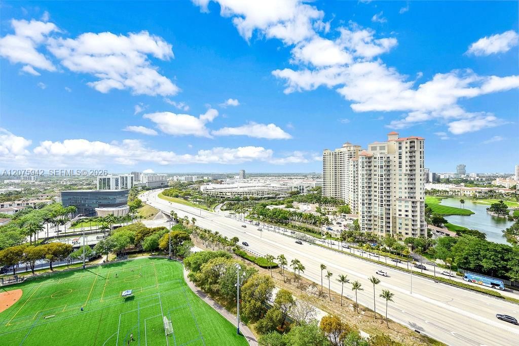 For Sale: $299,999 (2 beds, 2 baths, 1104 Square Feet)