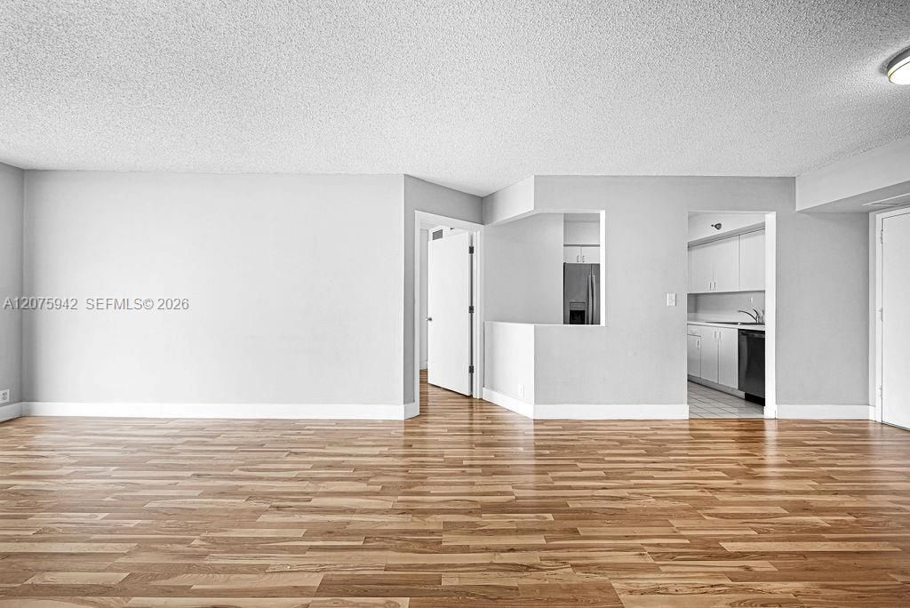 For Sale: $299,999 (2 beds, 2 baths, 1104 Square Feet)