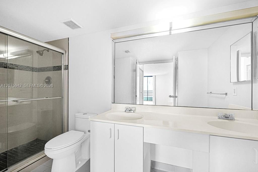 For Sale: $299,999 (2 beds, 2 baths, 1104 Square Feet)