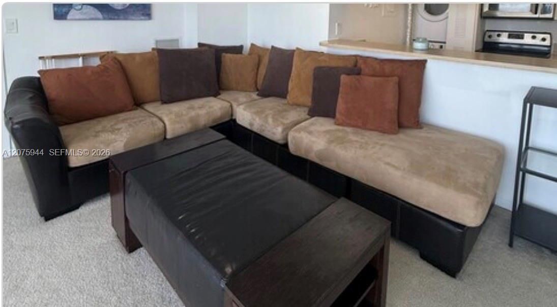 For Rent: $2,600 (1 beds, 1 baths, 1030 Square Feet)