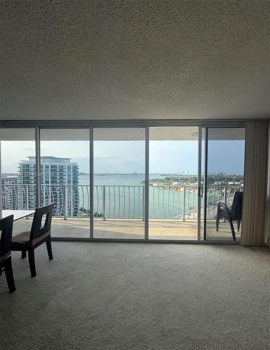 For Rent: $2,600 (1 beds, 1 baths, 1030 Square Feet)