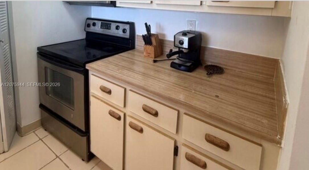 For Rent: $2,600 (1 beds, 1 baths, 1030 Square Feet)