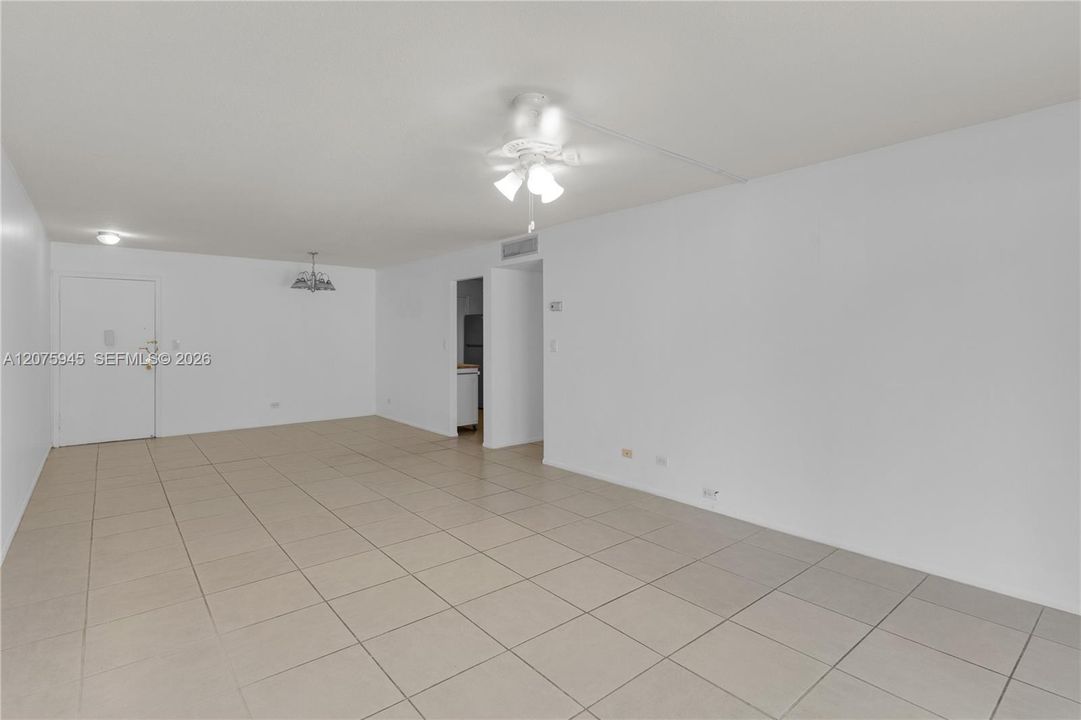 На продажу: $325,000 (2 спален, 2 ванн, 1102 Квадратных фут)