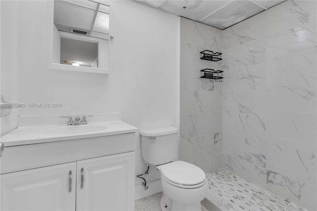 На продажу: $325,000 (2 спален, 2 ванн, 1102 Квадратных фут)