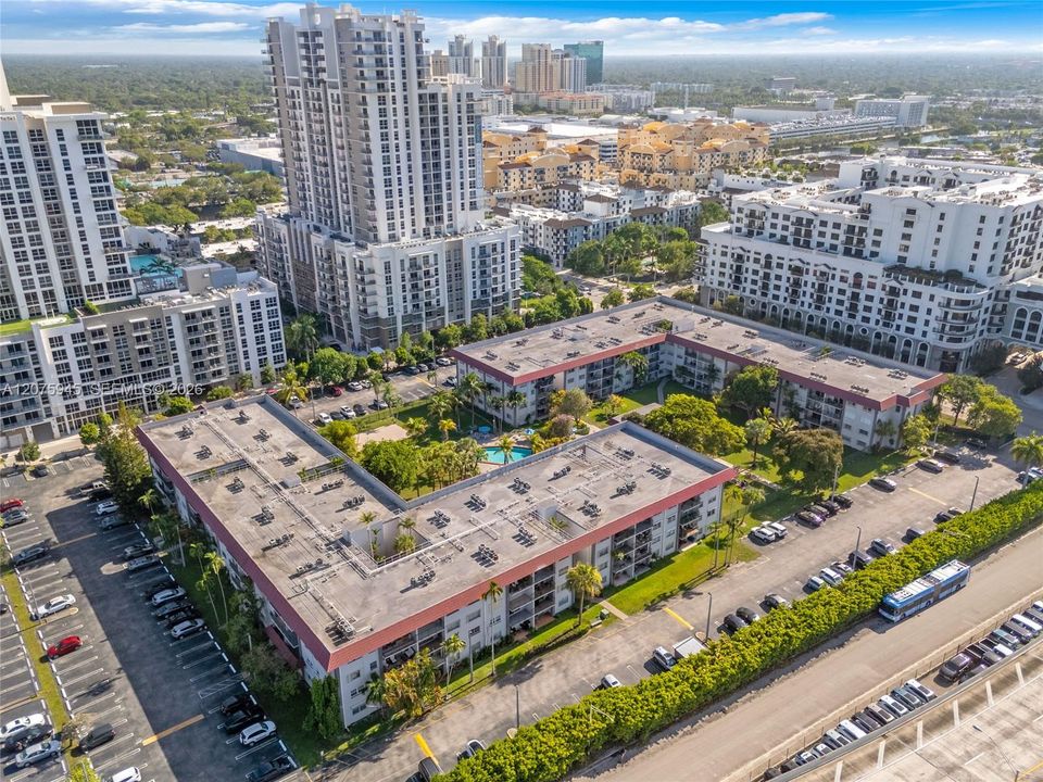 На продажу: $325,000 (2 спален, 2 ванн, 1102 Квадратных фут)
