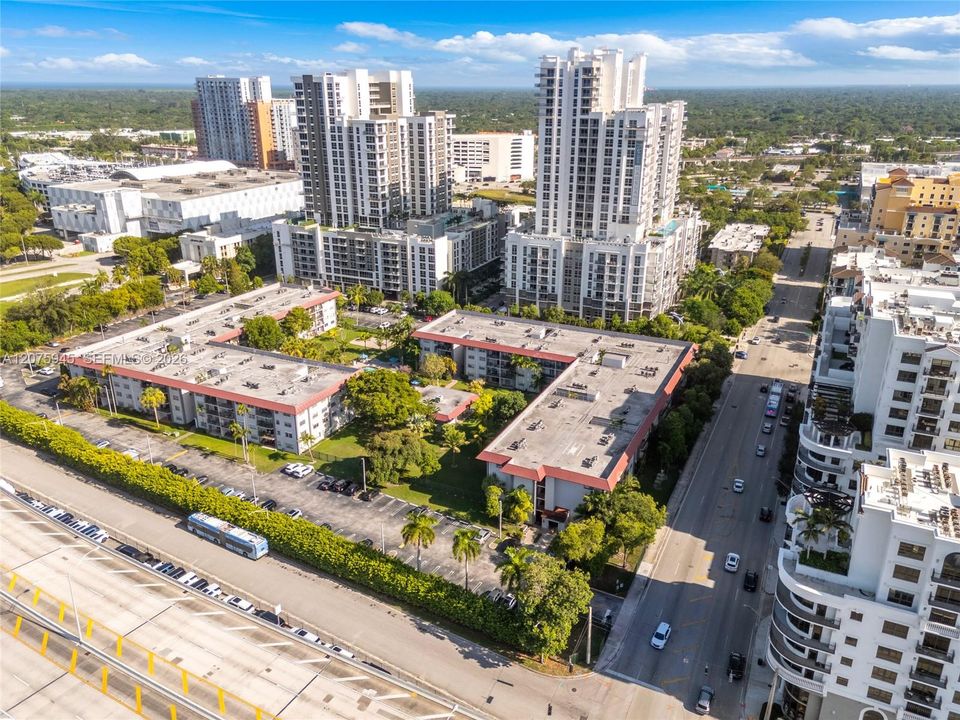 На продажу: $325,000 (2 спален, 2 ванн, 1102 Квадратных фут)